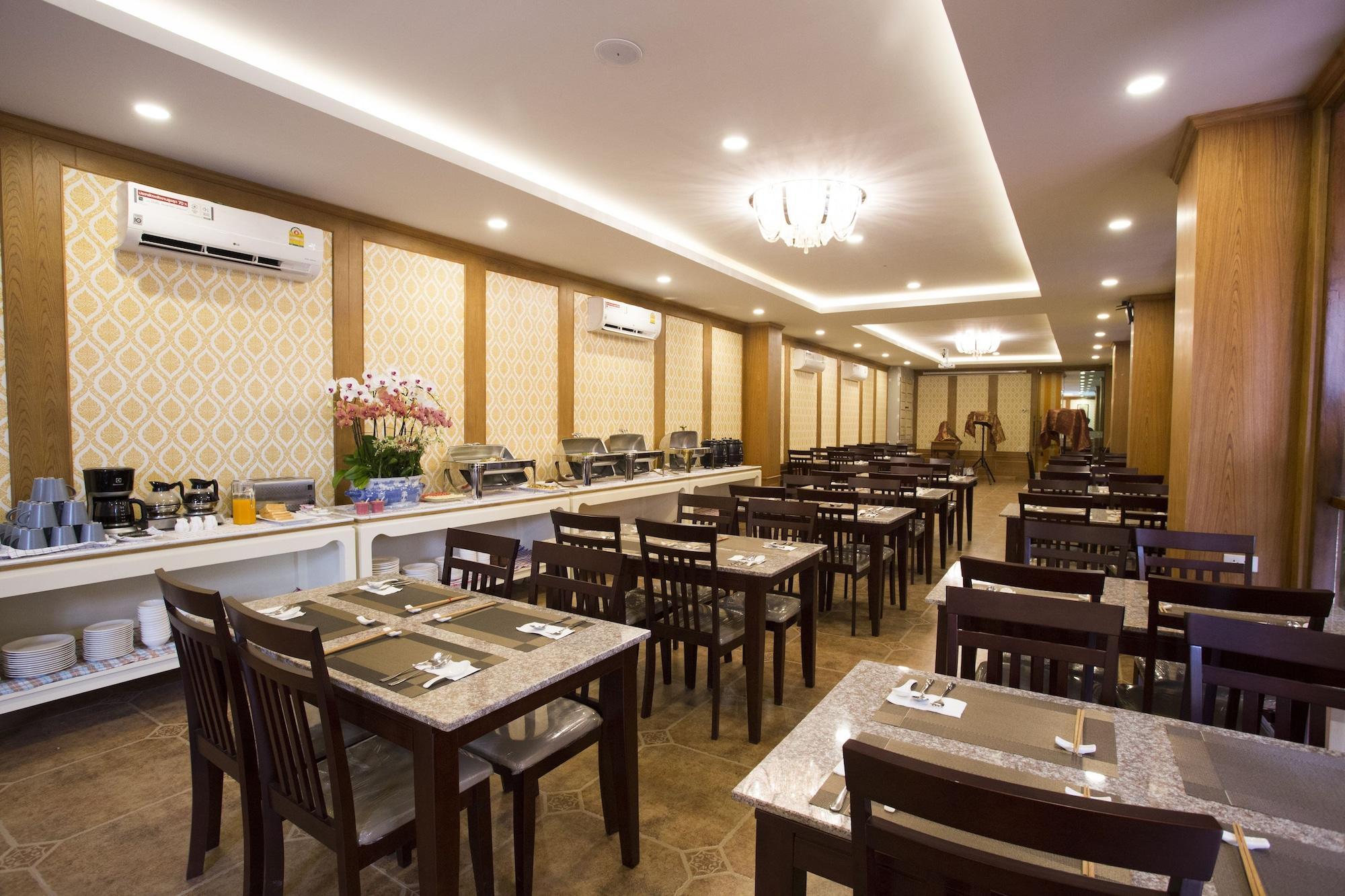 J&Y Hotel Latphrao 35 Bangkok Exterior photo