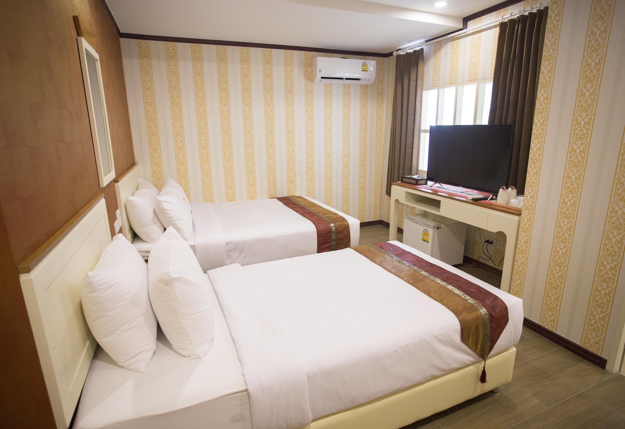 J&Y Hotel Latphrao 35 Bangkok Exterior photo