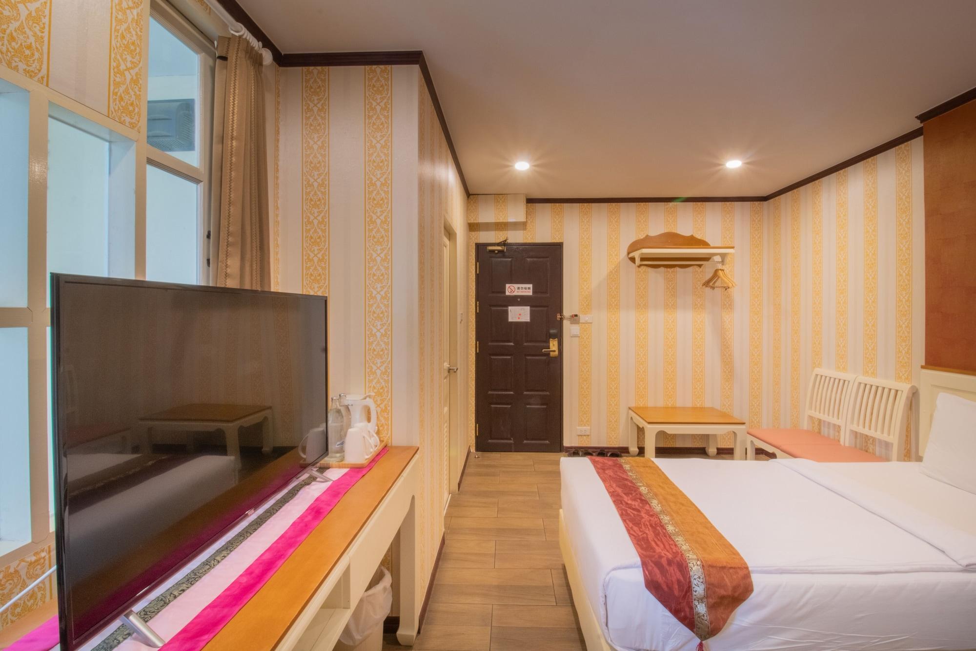 J&Y Hotel Latphrao 35 Bangkok Exterior photo