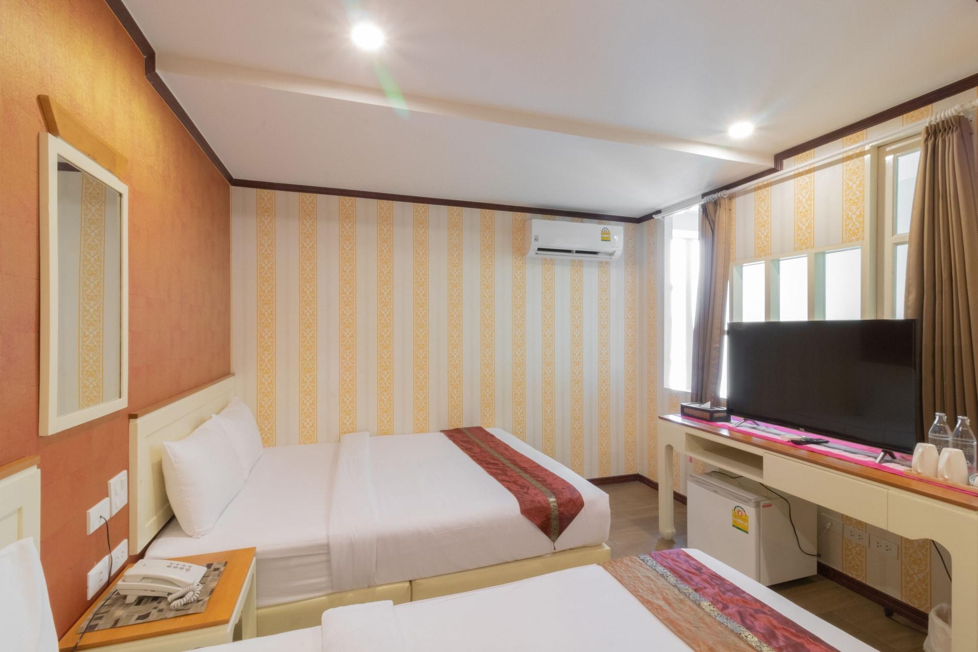 J&Y Hotel Latphrao 35 Bangkok Exterior photo