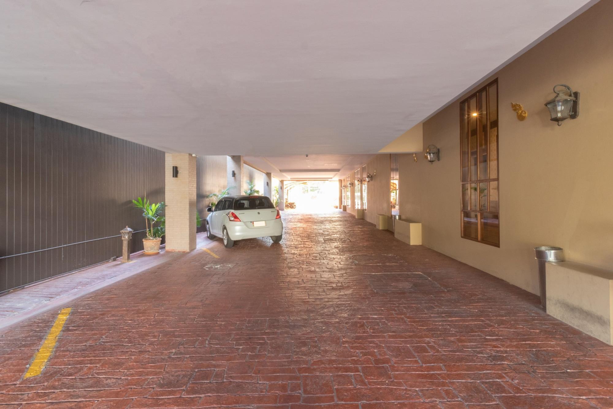 J&Y Hotel Latphrao 35 Bangkok Exterior photo
