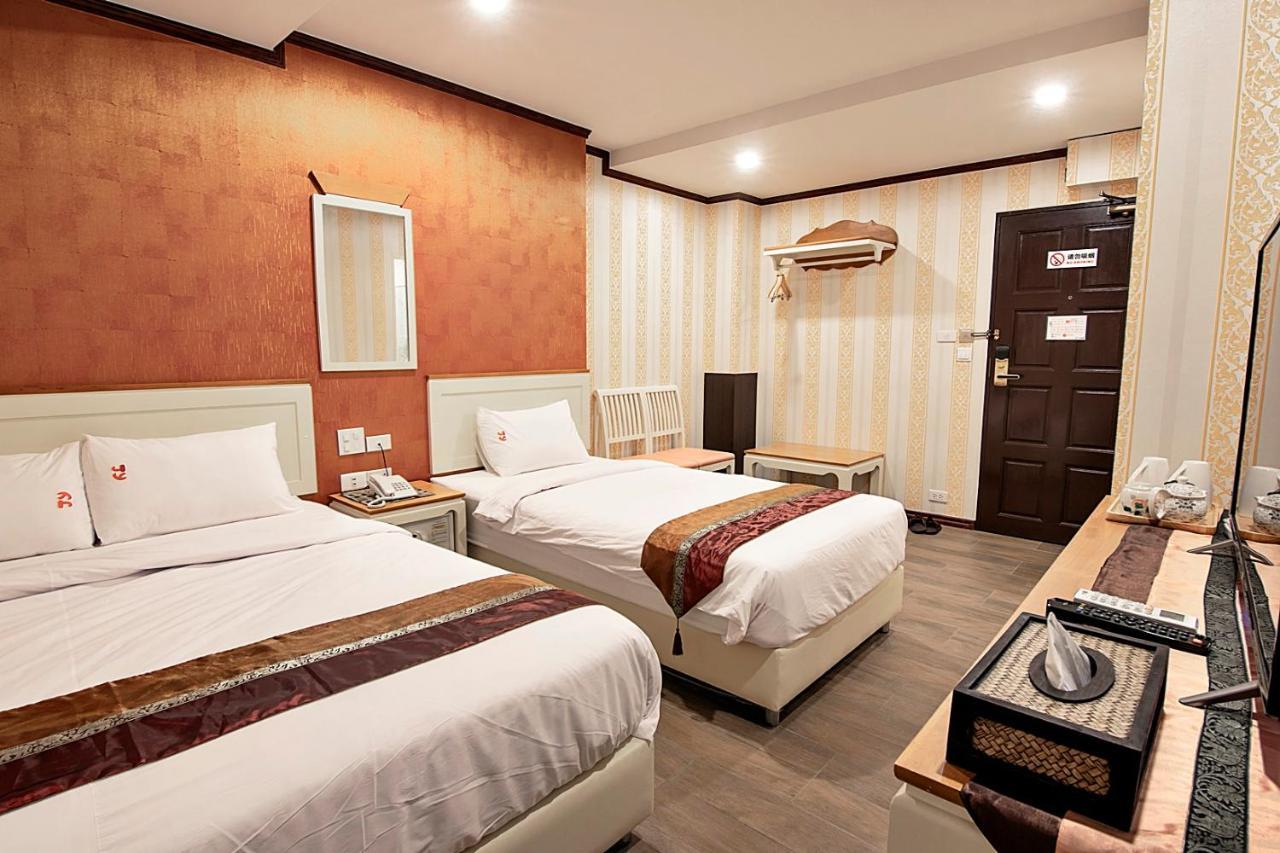 J&Y Hotel Latphrao 35 Bangkok Exterior photo