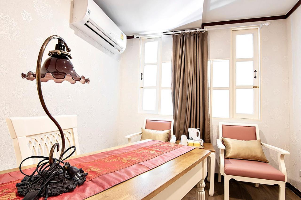 J&Y Hotel Latphrao 35 Bangkok Exterior photo